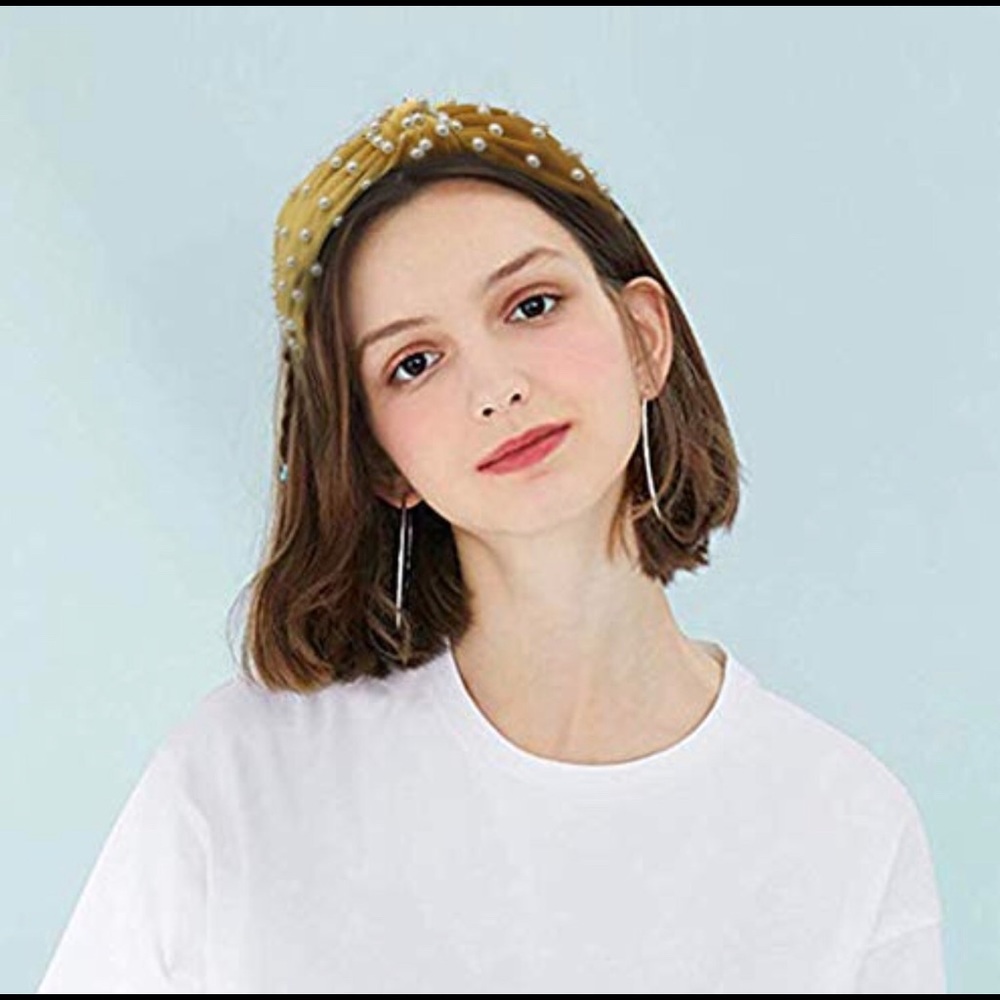 Velvet pearl-studded knotted headband
